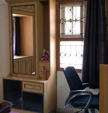 Appartamento Srinivas Nilayam Hyderabad Esterno foto